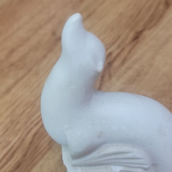 Vintage 3 1/2" x 5" X 2" Figural Seal Figurine - Picture 2 of 7